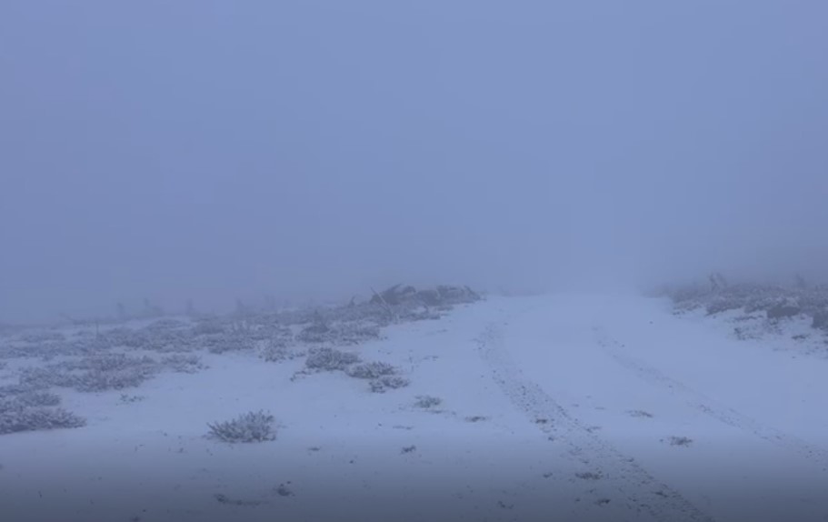 Afyonkarahisar'da etkili olan yağmur yağışı yüksek kesimlerde yerine kar yağışı