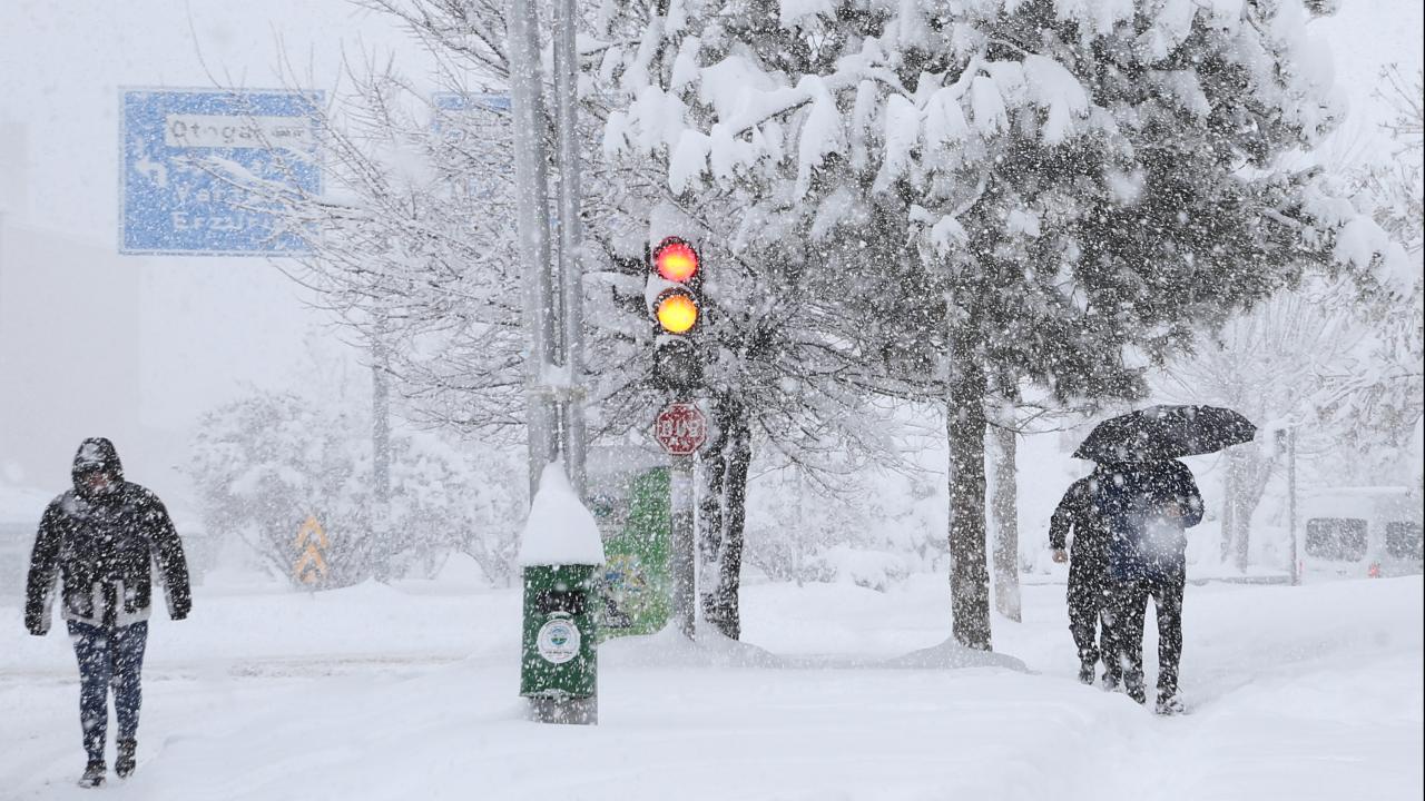 Meteoroloji Genel Müdürlüğü’nün günlerdir yaptığı uyarıların ardından beklenen dondurucu soğuklar
