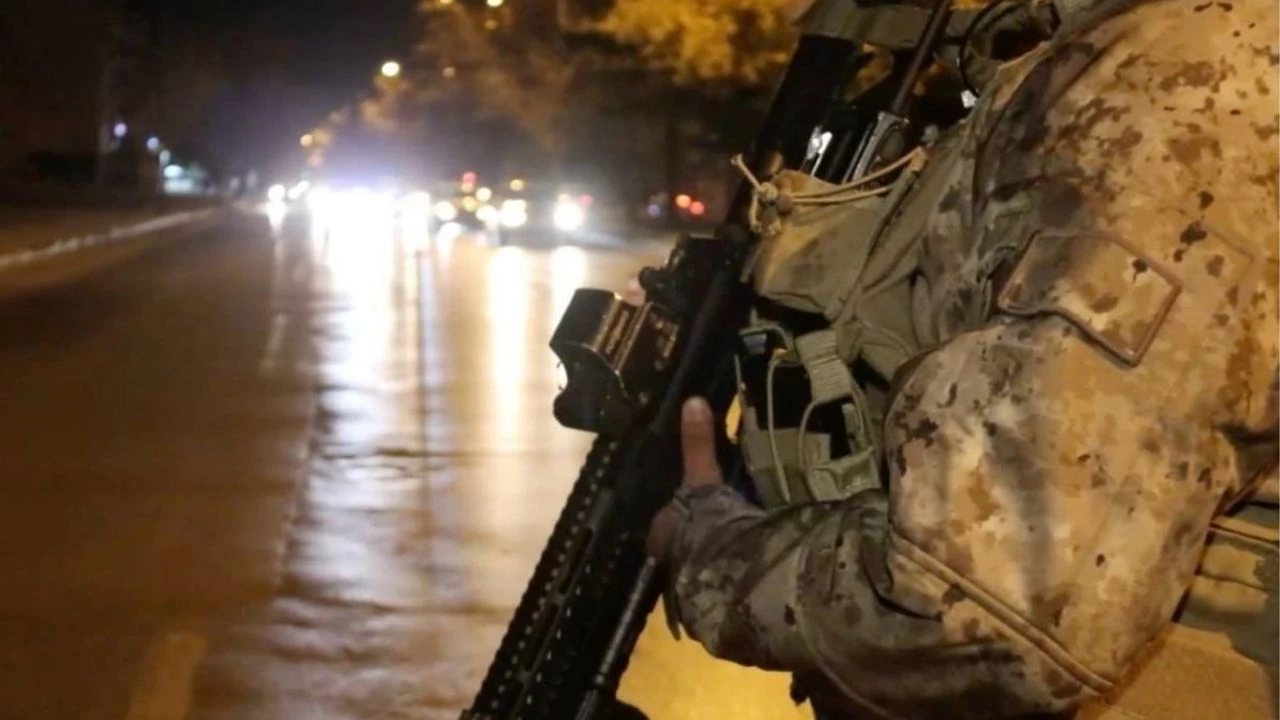 Ülke genelinde 72 ilde eş zamanlı olarak düzenlenen uyuşturucu operasyonlarında,