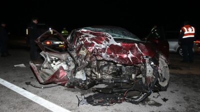 Çanakkale'nin Lapseki ilçesinde iddiaya göre sürücüsünün polisin 'dur' ihtarına uymayarak