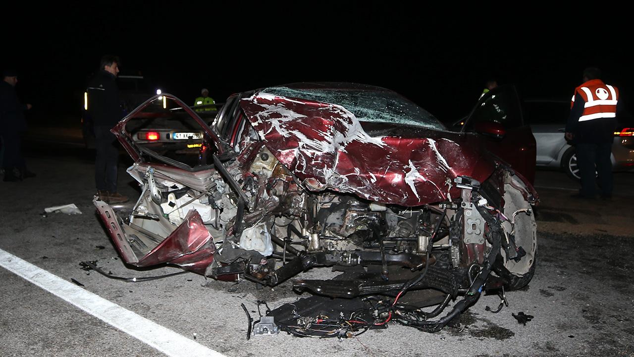 Çanakkale'nin Lapseki ilçesinde iddiaya göre sürücüsünün polisin 'dur' ihtarına uymayarak