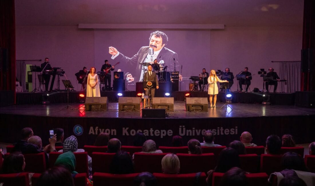 Afyonkarahisar Belediyesi tarafından düzenlenen “Müslüm Gürses Şarkıları Gecesi”, arabeskin efsane