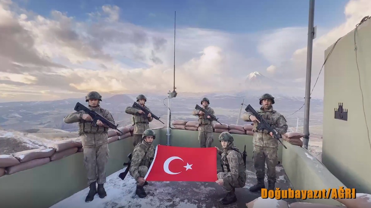 Türk Silahlı Kuvvetleri’nin kahraman neferleri Mehmetçik, 2026 yılına girerken aziz