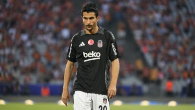 Beşiktaş'ta kadro dışı bırakılan Necip Uysal, sezon sonunda futbolu bırakacağını