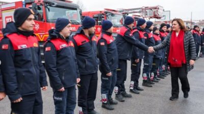 Afyonkarahisar Belediye Başkanı Burcu Köksal, yeni yıl öncesinde kentte gece