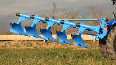 Afyonkarahisar'da bir çiftçi tarafından arazisini sürerken bulunan av tüfeğine polis