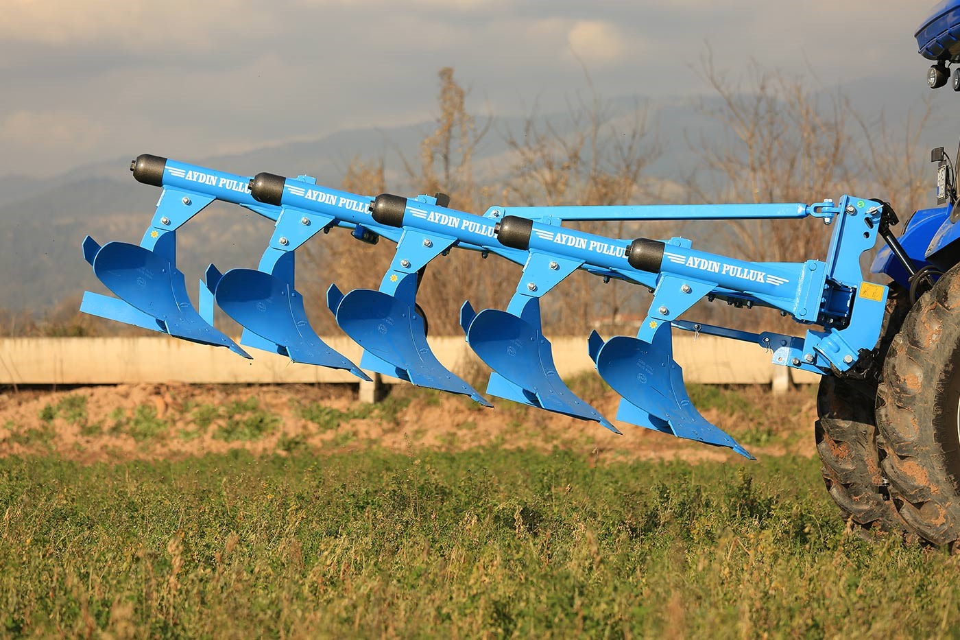 Afyonkarahisar'da bir çiftçi tarafından arazisini sürerken bulunan av tüfeğine polis