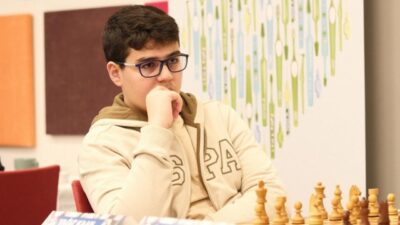 Milli satranççı Büyükusta Yağız Kaan Erdoğmuş, Monako’da düzenlenen “Nesillerin Çatışması”