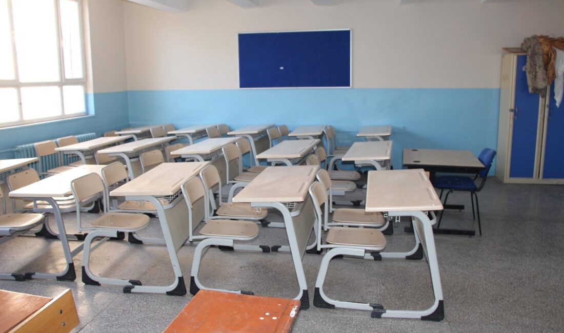 Milyonlarca öğrenci ve velinin merakla beklediği tatil tarihleri netleşti. İşte