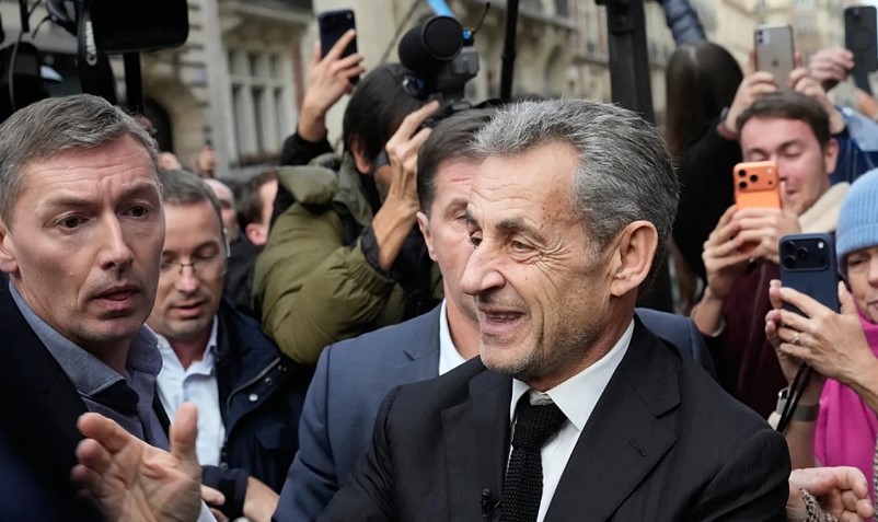 Fransa’nın eski Cumhurbaşkanı Nicolas Sarkozy, “Bir Mahkumun Günlüğü” adlı kitabı