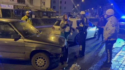 Tekirdağ'nın Çorlu ilçesinde iki otomobilin karıştığı maddi hasarlı kaza sonrası