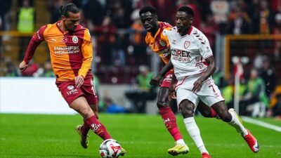 Süper Lig'de Galatasaray'ın Samsunspor'u 3-2 yendiği maçın son anlarında, Samsunsporlu
