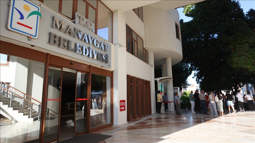 Manavgat Belediyesi’ne yönelik yolsuzluk ve rüşvet soruşturmasında aralarında eski belediye