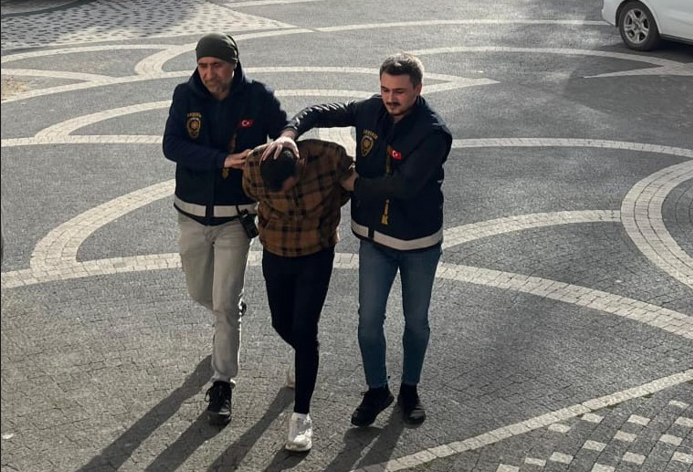 Konya'nın Akşehir ilçesinde polis tarafından yapılan çalışmada durdurulan araçta bin