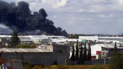 Meksika'da facia yaşandı, acil iniş yapmaya çalışan uçak yere çakıldı.