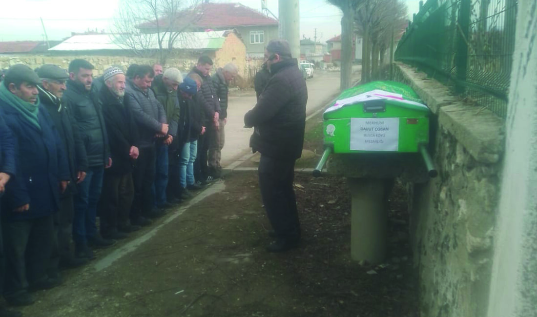 Afyonkarahisar futbolunun hafızalara kazınan isimlerinden, Afyonspor’un unutulmaz futbolcusu Davut Çoban,