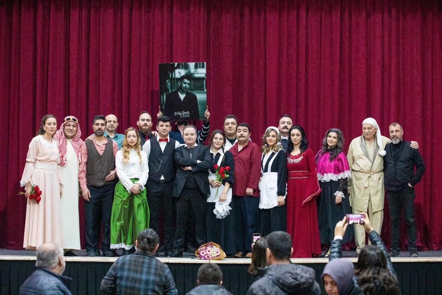 Afyonkarahisar Belediyesi Şehir Tiyatrosu, yeni sezonda izleyicisini kahkahaya boğacak yeni