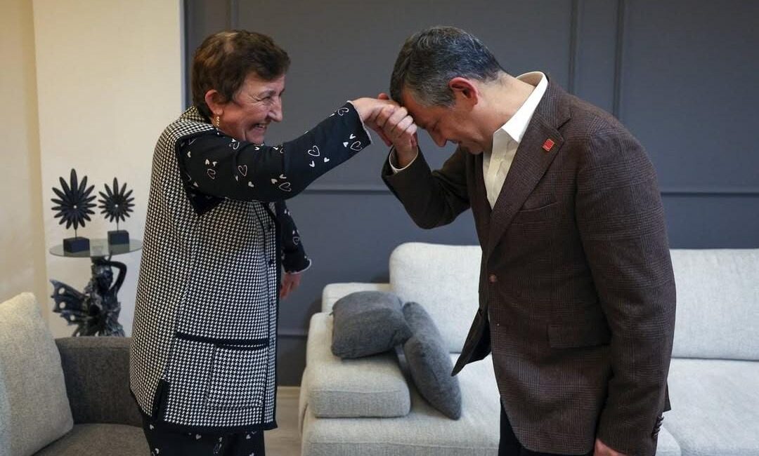 CHP Genel Başkanı Özgür Özel, ameliyat olan Afyonkarahisar Belediye Başkanı