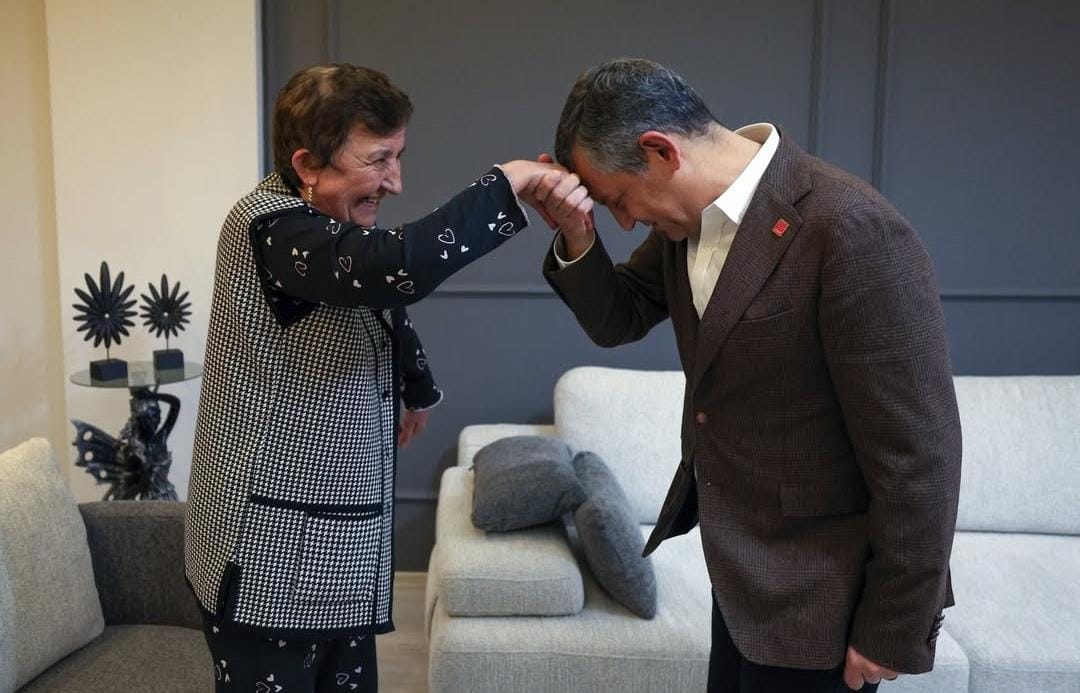 CHP Genel Başkanı Özgür Özel, ameliyat olan Afyonkarahisar Belediye Başkanı