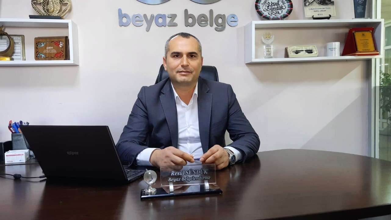Beyaz Belge Genel Müdürü Resul Sündük, galericilikte mevcut mezuniyet şartının