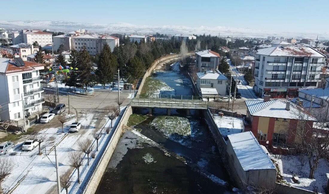 Şuhut ilçesinde etkili olan dondurucu soğuklar hayatı olumsuz etkiledi. Hava