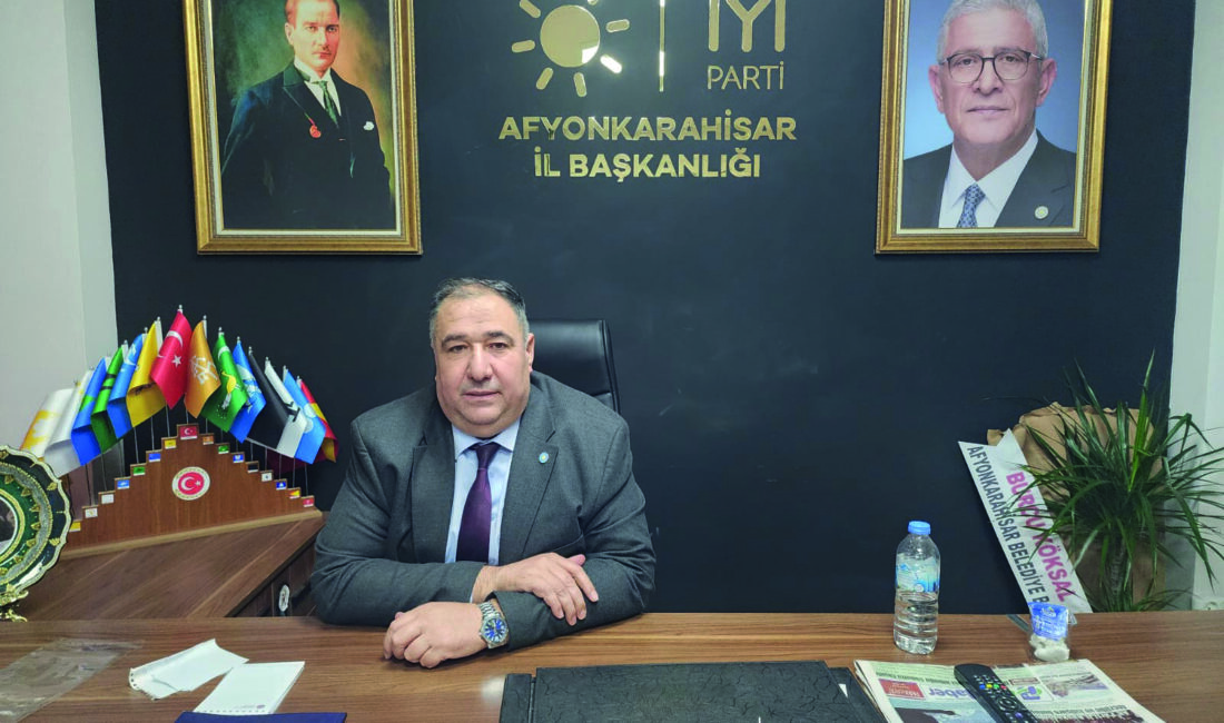 İYİ Parti Afyonkarahisar İl Başkanı Muhammet Mısırlıoğlu, il başkanlığı binasında