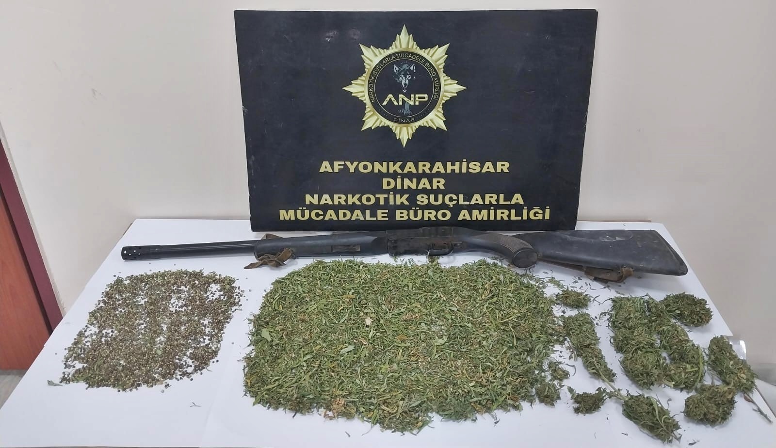 Afyonkarahisar İl Emniyet Müdürlüğü ekipleri, uyuşturucu ile mücadele kapsamında Sandıklı