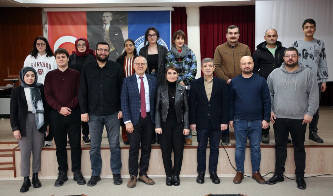 Erdal Akar Konferans Salonunda düzenlenen konferansa; Atatürk İlkeleri ve İnkılap
