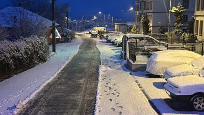 Yeni yıla kar yağışıyla giren Dinar’da, Belediye Başkanı Veysel Topçu’nun