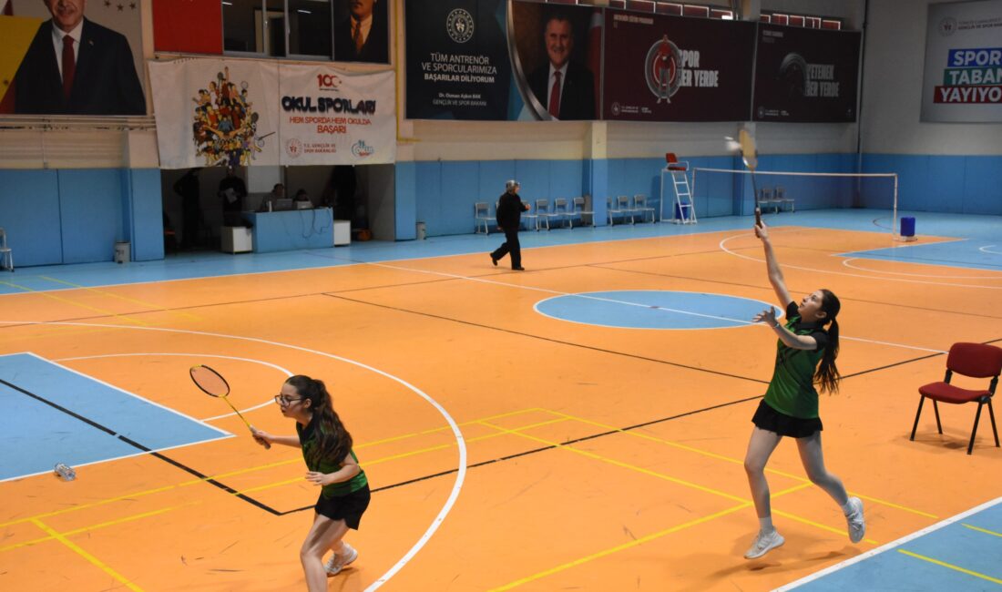Afyonkarahisar’da Okul Sporları faaliyetleri kapsamında düzenlenen Gençler Badminton Müsabakaları, Çiğiltepe