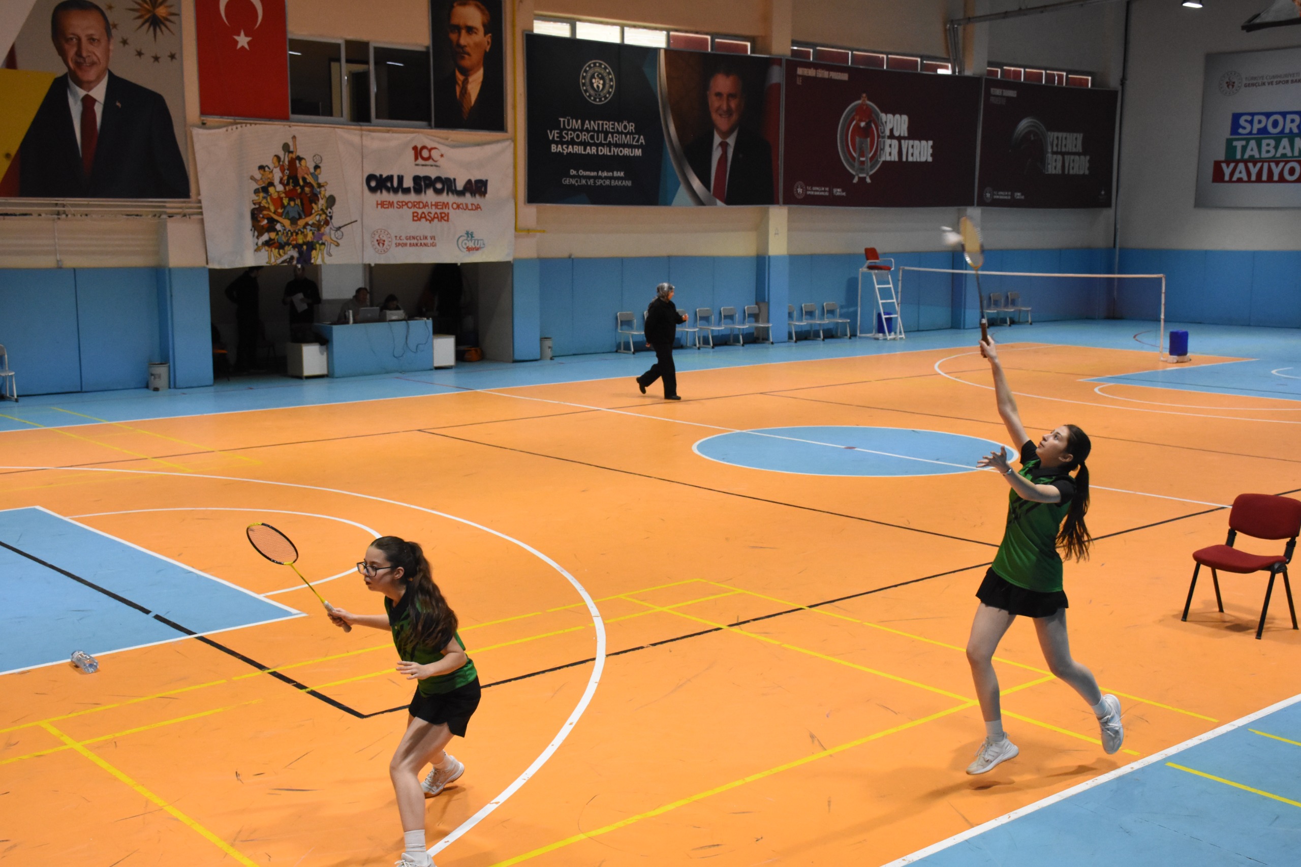 Afyonkarahisar’da Okul Sporları faaliyetleri kapsamında düzenlenen Gençler Badminton Müsabakaları, Çiğiltepe