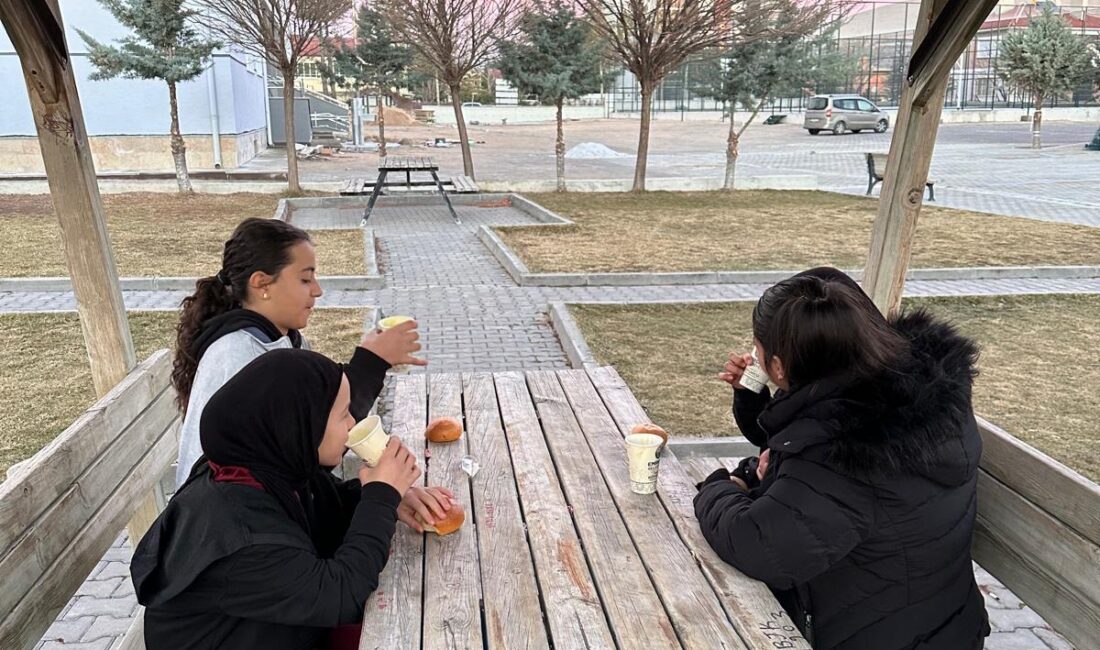 Emirdağ Belediye Başkanı Serkan Koyuncu, eğitime verdiği önemi sahaya yansıtan