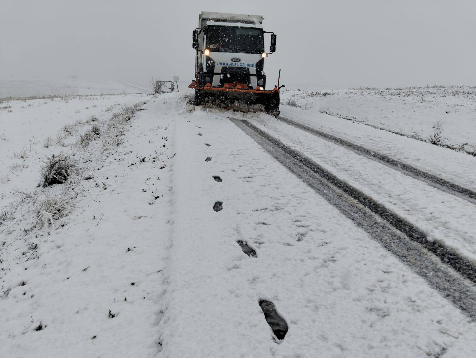 Meteoroloji Genel Müdürlüğü’nün uyarılarının ardından Afyonkarahisar’ın İhsaniye ilçesinde beklenen kar