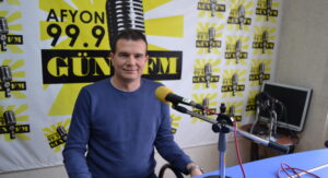 Afyon Kocatepe Üniversitesi (AKÜ) ve Gün FM işbirliğinde süren Kampüs