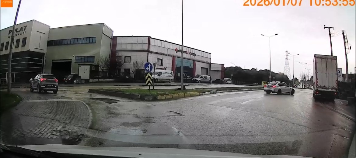 Bursa’nın Nilüfer ilçesinde lüks aracıyla drift yaparak trafiği tehlikeye atan