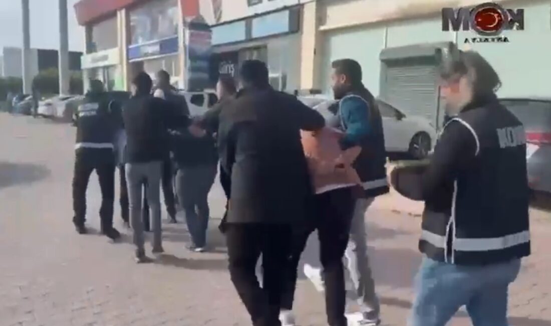 Antalya'da iskansız binada ruhsatı olmayan işletmenin sahibinden para talep eden