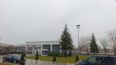 Meteorolojinin uyarıları sonrası Afyonkarahisar'da beklenen kar yağışı başlarken hava sıcaklıkları da