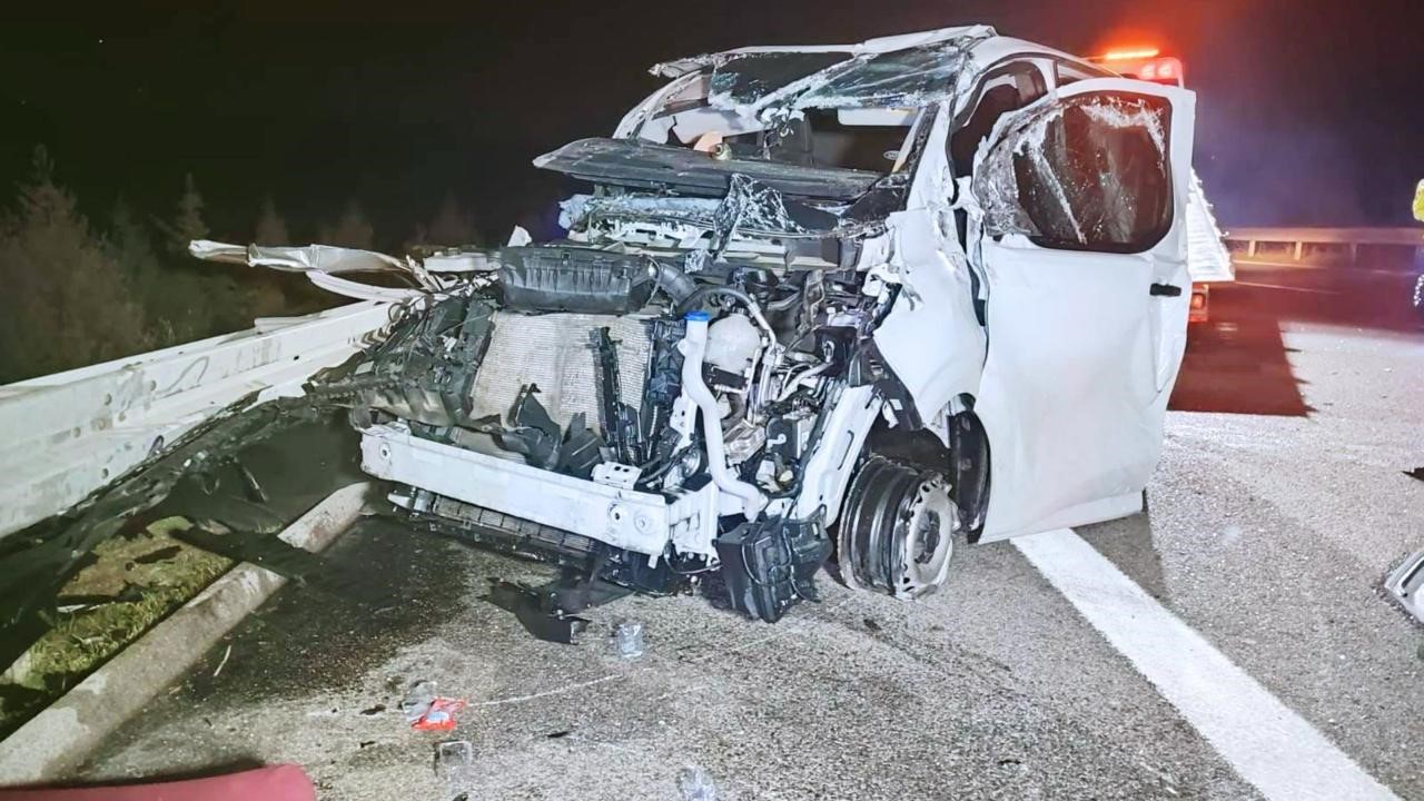 İzmir-İstanbul otoyolunda seyir halinde olan ve kuyumculardan toplanan altınları taşıyan