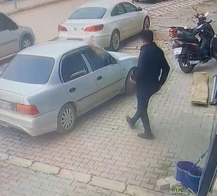 Afyonkarahisar’da bir şahıs fırtınadan dolayı aracının üzerine saksı düşmesi sonrası