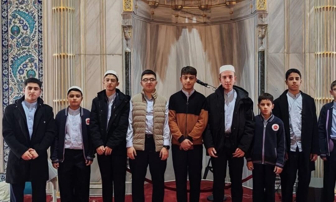 Bolvadinli gençler hafızlık sınavında ter döktü Afyonkarahisar'ın Bolvadin ilçesindeki Sultan Carullah Kur’an Kursunda hafızlık eğitimini başarıyla