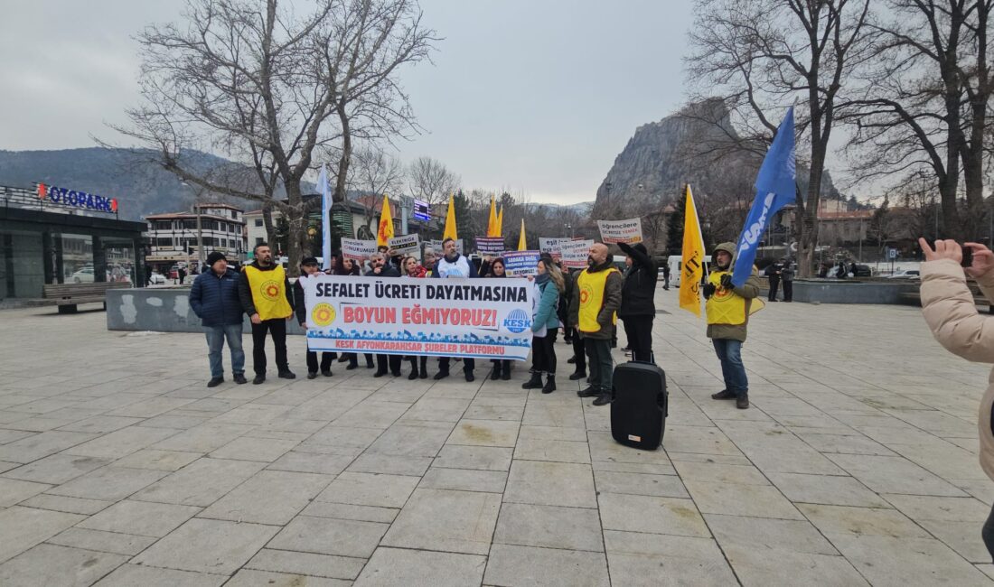 Eğitim Sen Afyonkarahisar Şube Başkanı Ender Karaaslan, Zafer Meydanı’nda yaptığı