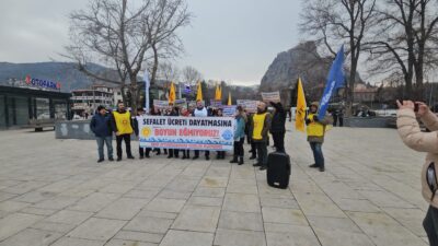 Eğitim Sen Afyonkarahisar Şube Başkanı Ender Karaaslan, Zafer Meydanı’nda yaptığı