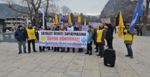 Eğitim Sen Afyonkarahisar Şube Başkanı Ender Karaaslan, Zafer Meydanı’nda yaptığı