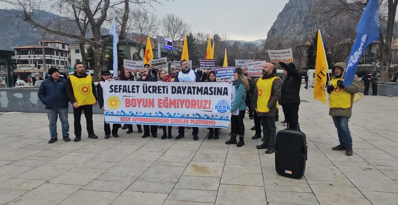 “Bugün susarsak yarın geç kalırız” Eğitim Sen Afyonkarahisar Şube Başkanı Ender Karaaslan, Zafer Meydanı’nda yaptığı