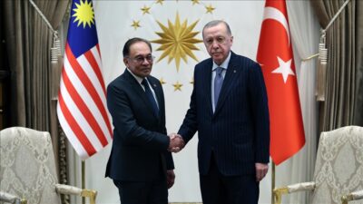 Cumhurbaşkanı Recep Tayyip Erdoğan, Malezya Başbakanı Enver İbrahim'i kabul etti.