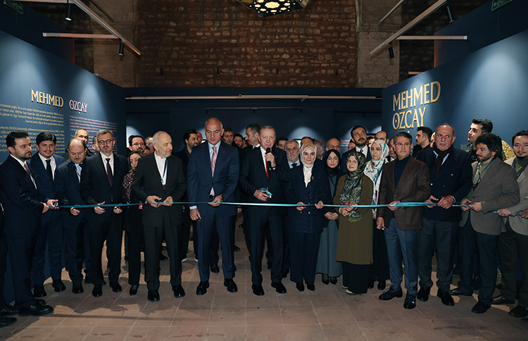 Cumhurbaşkanı Recep Tayyip Erdoğan, Hane İslam Eserleri Sergisi'nin açılışını gerçekleştirdi.