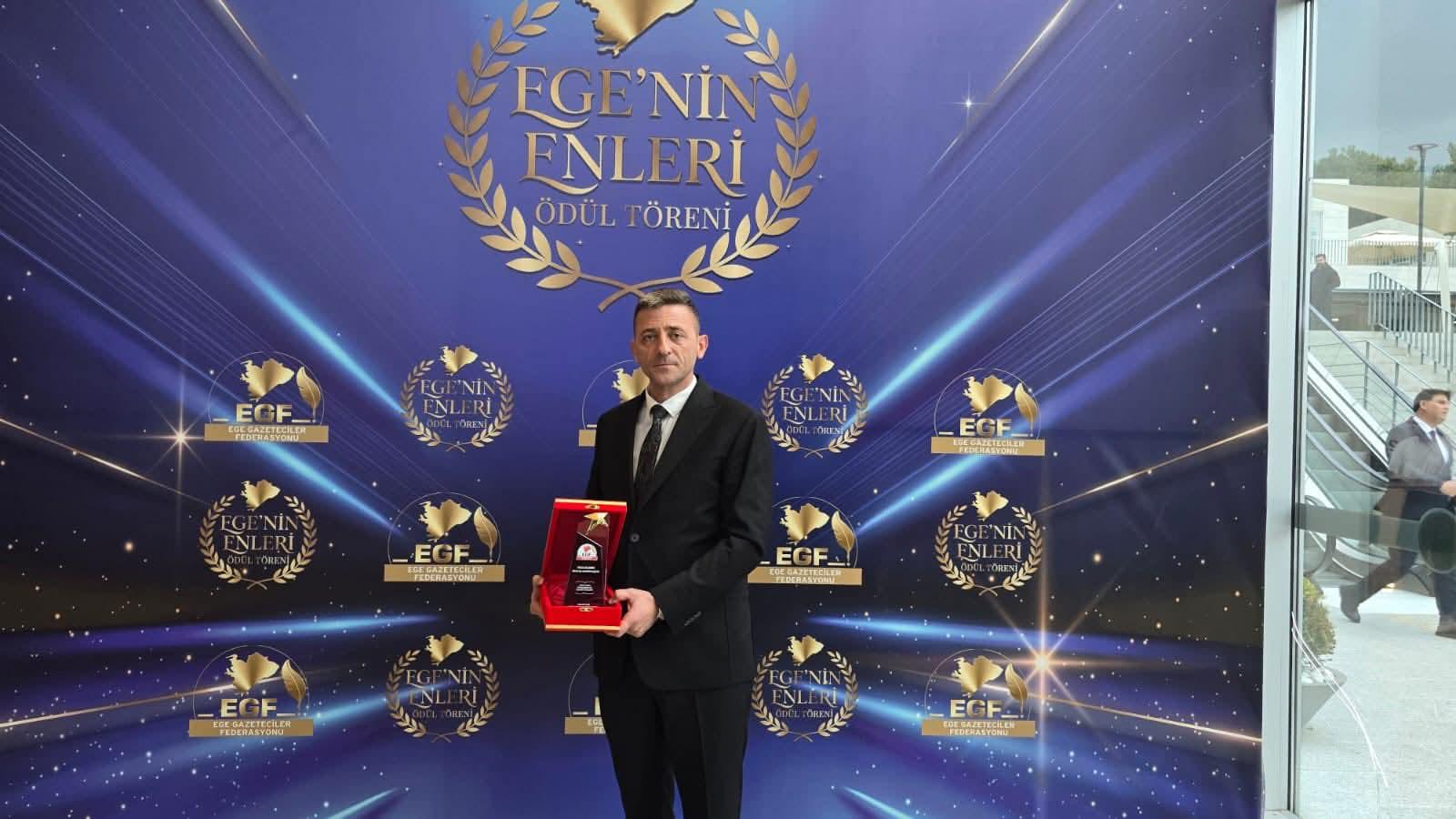 Sinanpaşa Belediye Başkanı Tolga Yıldırım, Ege Gazeteciler Federasyonu tarafından düzenlenen