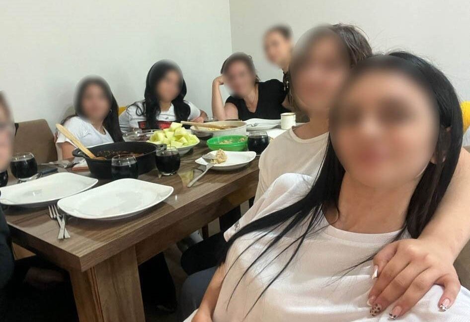 İzmir’in Bornova ilçesinde, kız öğrencileri ders saatlerinde okuldan çıkartıp kendi