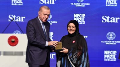 Afyonkarahisar Valisi Doç. Dr. Kübra Güran Yiğitbaşı, şair ve yazar