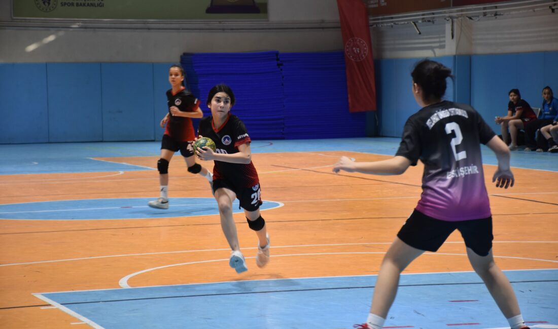 Afyonkarahisar’ın ev sahipliğinde düzenlenen Okul Sporları Hentbol Yıldızlar Grup Müsabakaları,